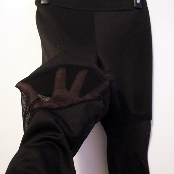 mesh accent cropped leggings - Picture 2 of 3
